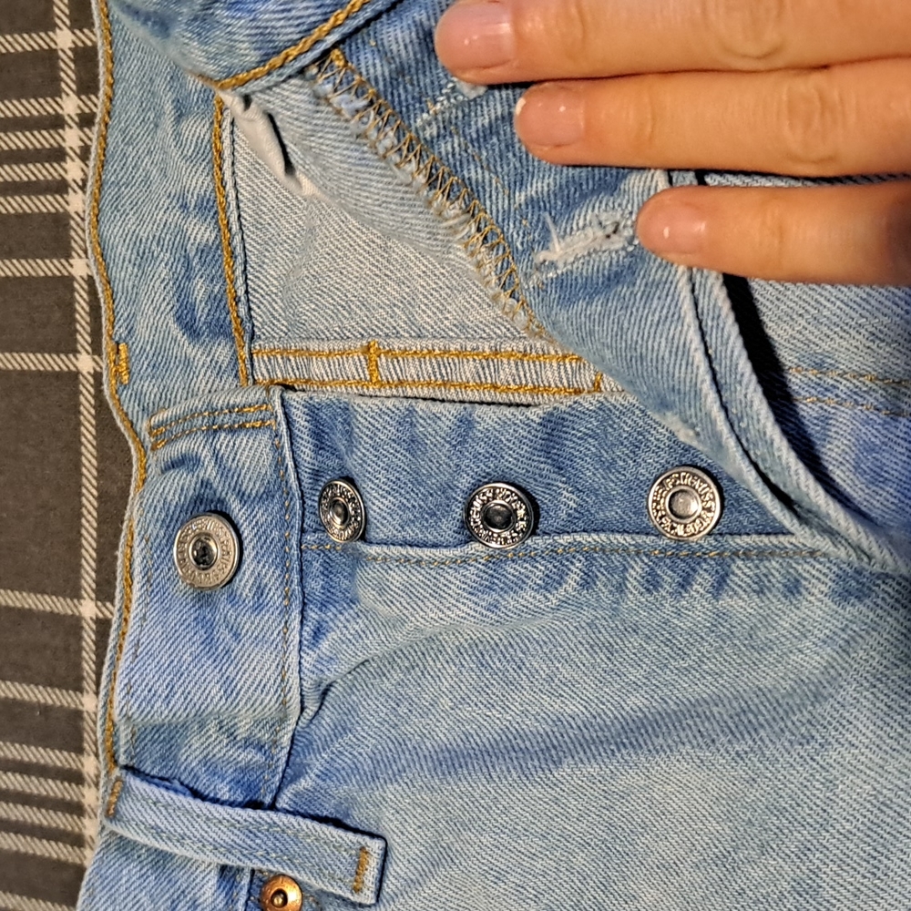 Levi's 501 Jean Shorts - Picture 2 of 5